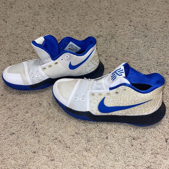Nike Kyrie 3 Duke Basketball Shoes - w8.5 m7 - Picture 3 of 8